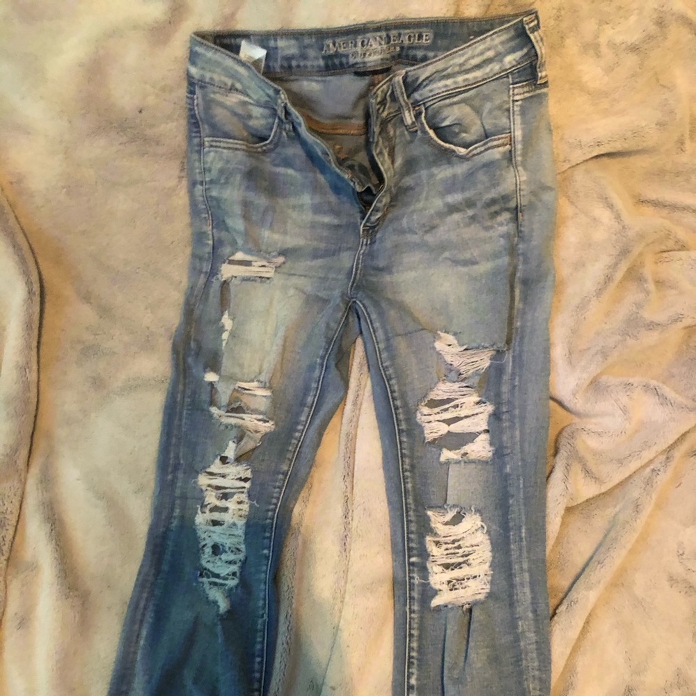 American Eagle Light Wash High-Rise Jeans (10)